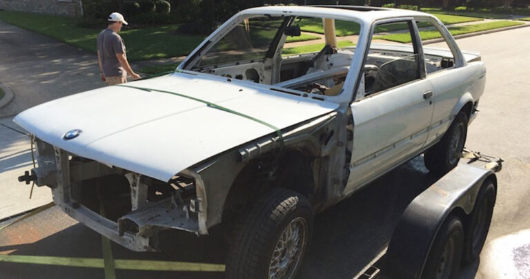 Αγόρασε μια παλιά σαραβαλιασμένη 3άρα BMW και την μετέτρεψε σε μια κούκλα!