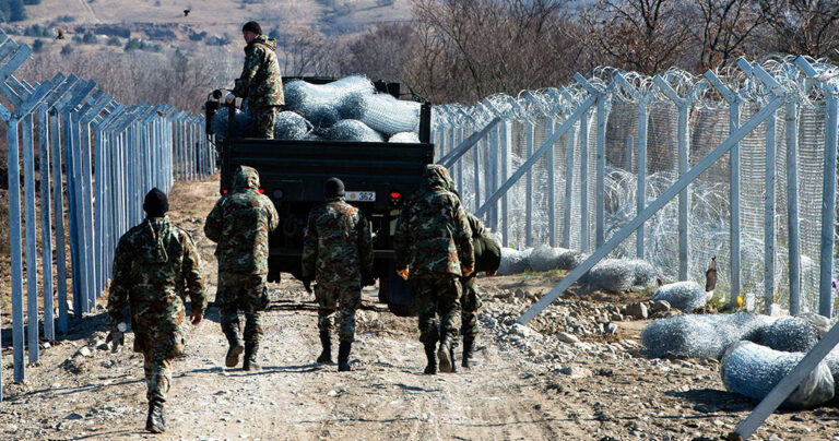 Σύρος γιατρός εξηγεί γιατί οι πρόσφυγες επιλέγουν να περάσουν από την Ελλάδα κι όχι από Βουλγαρία.