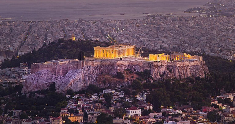 «Η καλύτερη ώρα για βόλτα στην Αθήνα είναι το ξημέρωμα.»