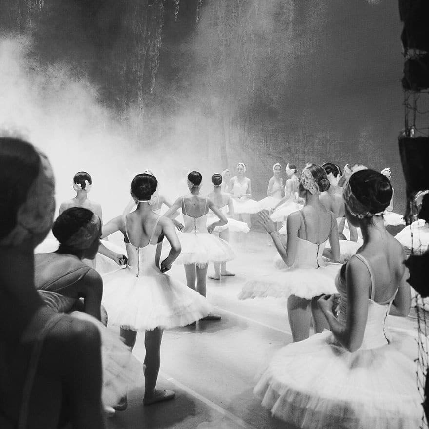 Russian-Ballet-photographer-Darian-Volkova-shares-behind-the-stage-life-of-dancers28__880