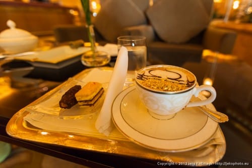emirates-palace-24-carat-gold-dust-cappuccino