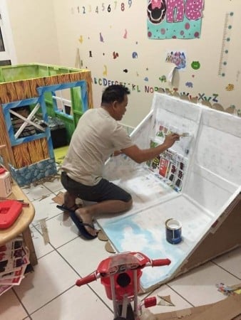 grandfather-builds-cardboard-playhouse-for-his-littler-grandaughter-7__700