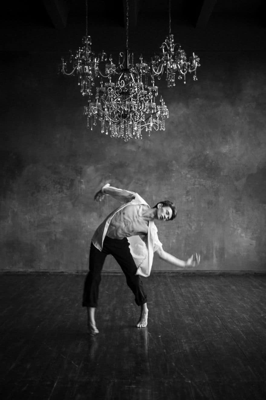 russian-ballet-photographer-darian-volkova-shows-behind-the-stage-life-of-dancers-7__880