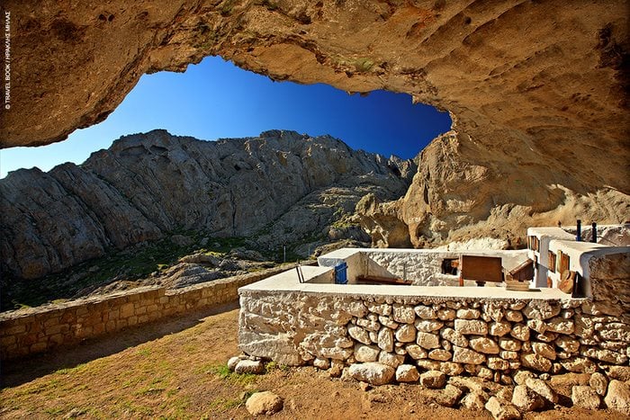 Η μοναδική παγκοσμίως άσκεπη εκκλησία, χτισμένη σε σπηλιά, βρίσκεται στη Λήμνο!