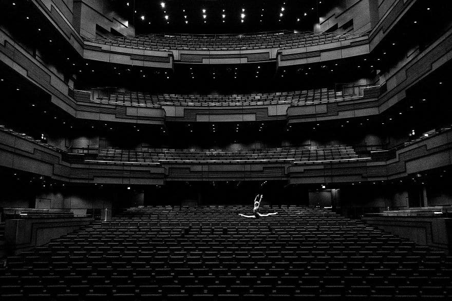 Russian-Ballet-photographer-Darian-Volkova-shares-behind-the-stage-life-of-dancers12__880