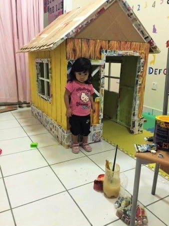 grandfather-builds-cardboard-playhouse-for-his-littler-grandaughter-9__700
