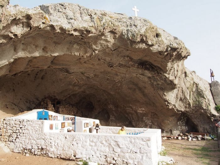 Η μοναδική παγκοσμίως άσκεπη εκκλησία, χτισμένη σε σπηλιά, βρίσκεται στη Λήμνο!