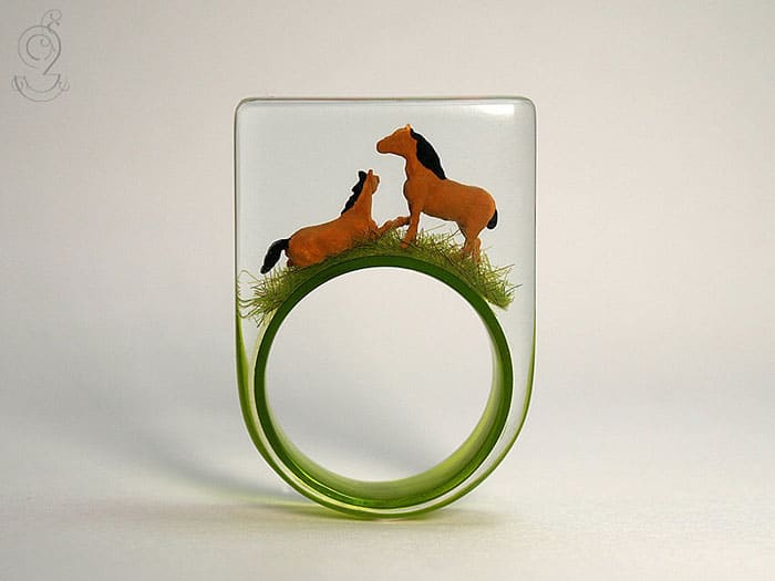 miniature-worlds-inside-jewelry-isabell-kiefhaber-4