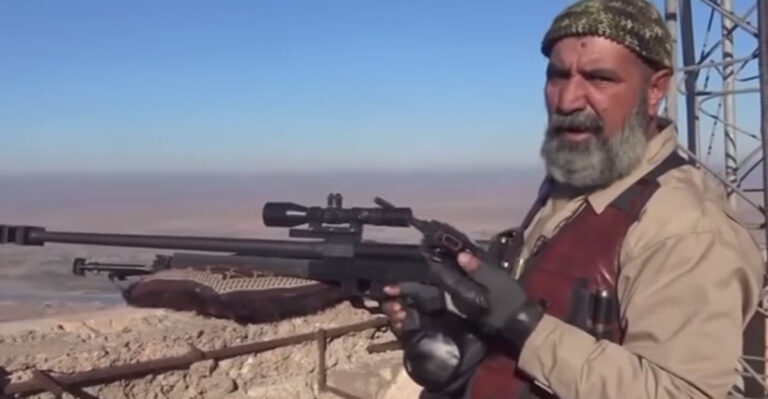 Αυτός ο 63χρονος Ιρακινός ελεύθερος σκοπευτής ισχυρίζεται, ότι έχει σκοτώσει 173 μέλη του ISIS.