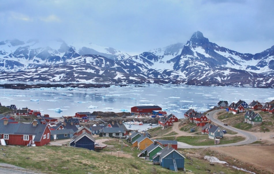 5023755-R3L8T8D-950-Tasiilaq_-_Greenland_summer_2009-934x