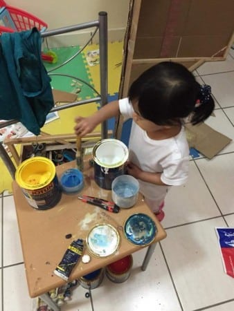 grandfather-builds-cardboard-playhouse-for-his-littler-grandaughter-8__700