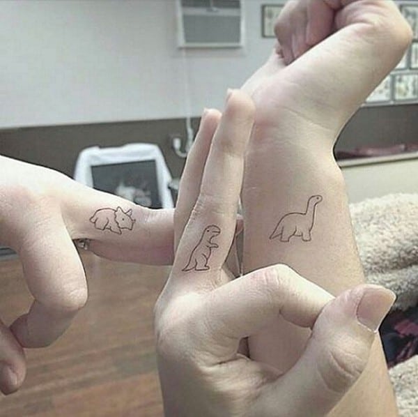 finger tattoo 05