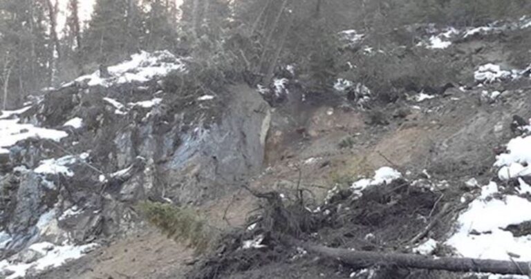 Δείτε πόσο γρήγορα μια μικρή κατολίσθηση παίρνει δραματικές διαστάσεις!