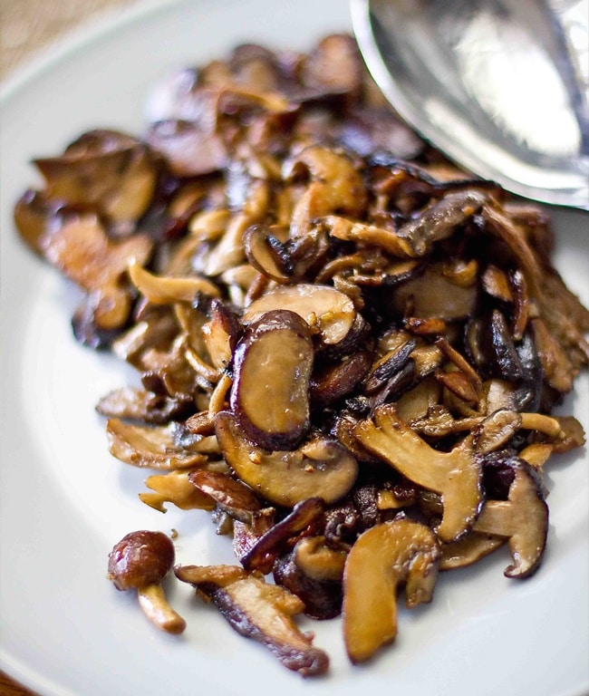 15306860-R3L8T8D-650-Perfect-Sauteed-Mushrooms-these-are-one-of-the-easiest-and-most-delicious-thanksgiving-side-dishes