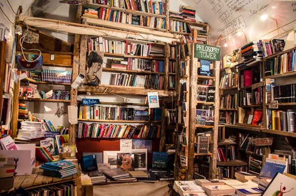  Βιβλιοπωλείο στη Σαντορίνη κορυφαίο στον κόσμο, από το National Geographic!