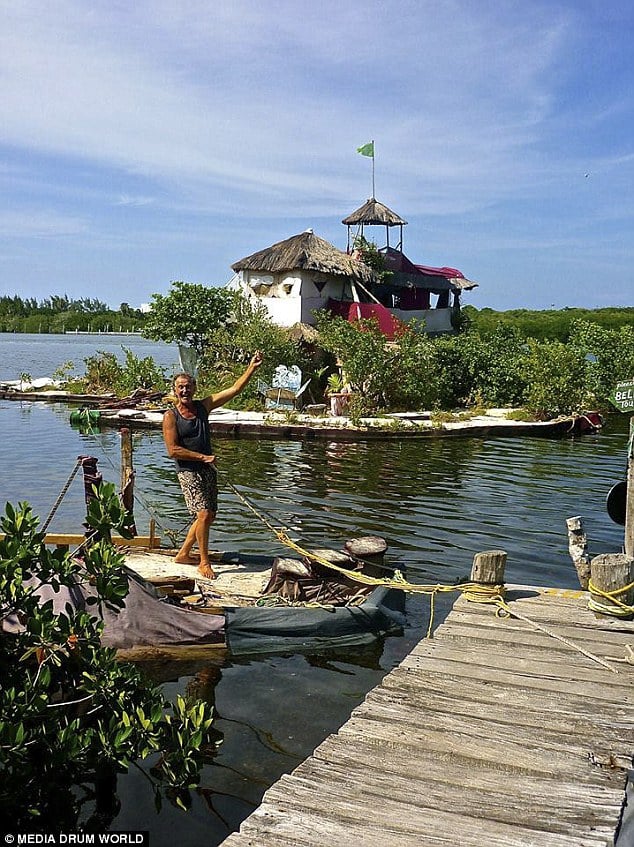 man-made-island-recycled-bottles-4