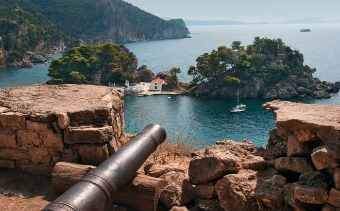 Το νησάκι της Παναγίας στην Πάργα. Ένα από τα πιο όμορφα αξιοθέατα της περιοχής