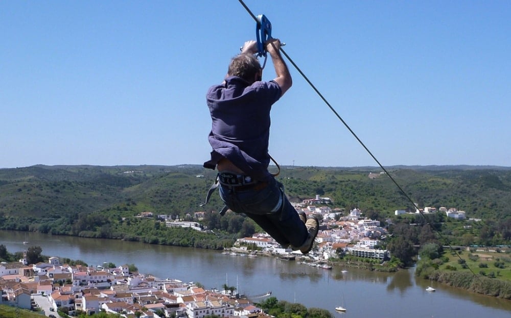 7720660-1000-1457965776-201311-hd-zipline-spain-to-portugal-new