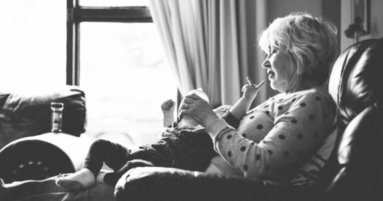 «Πού είσαι γιαγιά να με δεις να μεγαλώνω;»