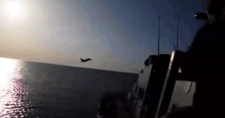 Η Ρωσία προκάλεσε την Αμερική κάνοντας «εκπαιδευτική επίθεση» σε πολεμικό πλοίο της.