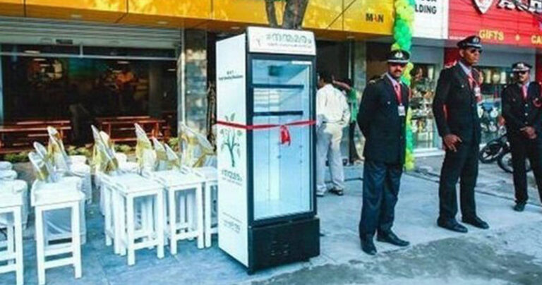 Εστιατόριο έβγαλε ψυγείο στο δρόμο για να παίρνουν δωρεάν φαγητό οι πεινασμένοι άνθρωποι της πόλης!