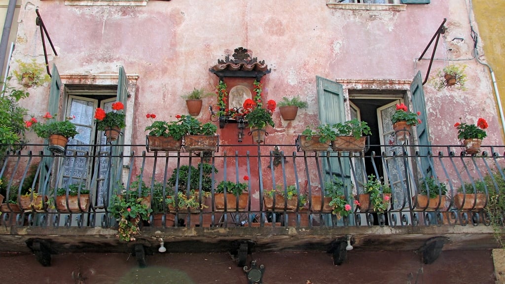 classic-italian-balcony