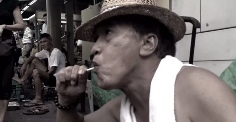 Καλλιτέχνης μπορεί να φτιάξει το πρόσωπό μας πάνω σε ένα γλειφιτζούρι απλά μασώντας το!