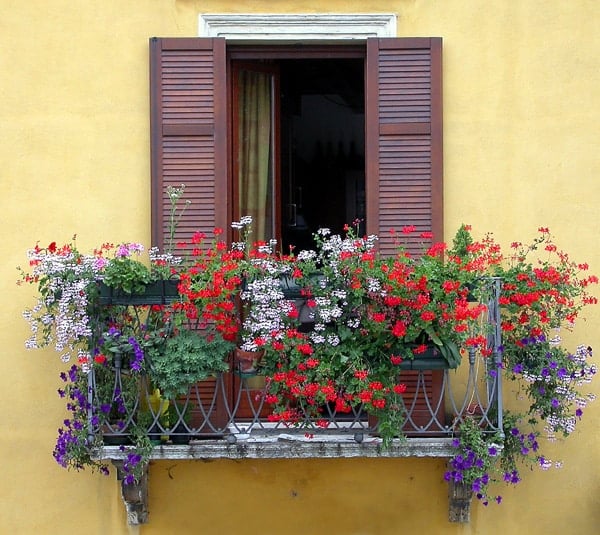 yellow-balcony