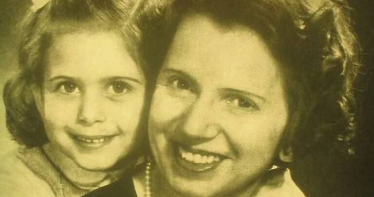 Αντιγόνη Μεταξά: Η ραδιοφωνική παραγωγός που έμεινε γνωστή ως η «Θεία Λένα».