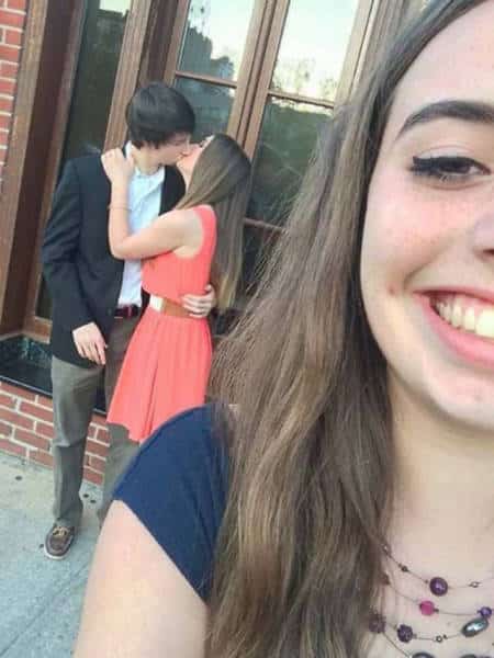 its_hard_to_be_the_third_wheel_640_10
