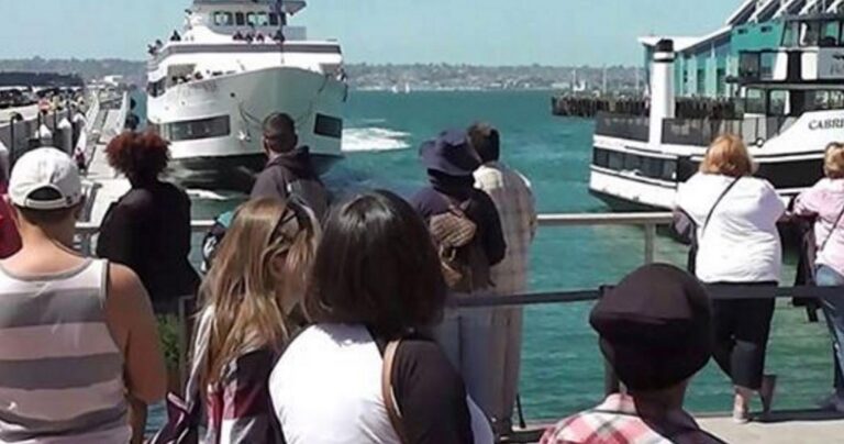 Ανεξέλεγκτο πλοίο προσέκρουσε σε προβλήτα γεμάτη με κόσμο!