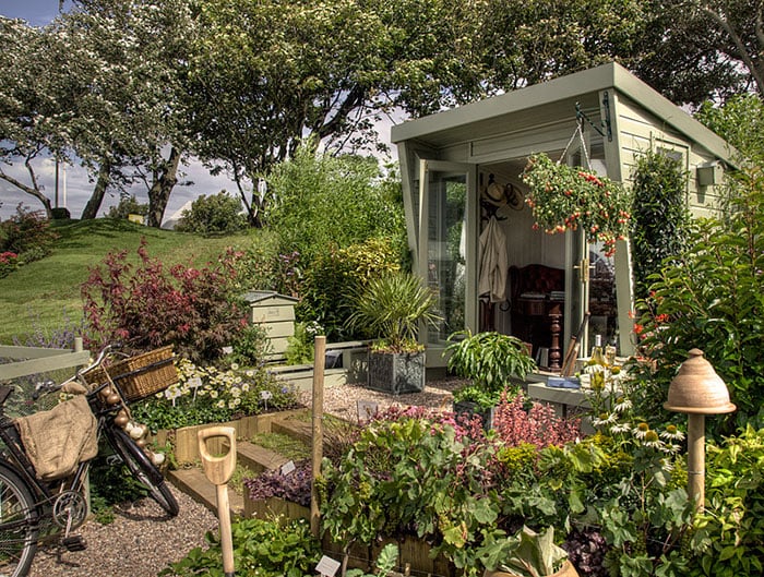 she-sheds-garden-man-caves-12-570780a4591c7__700