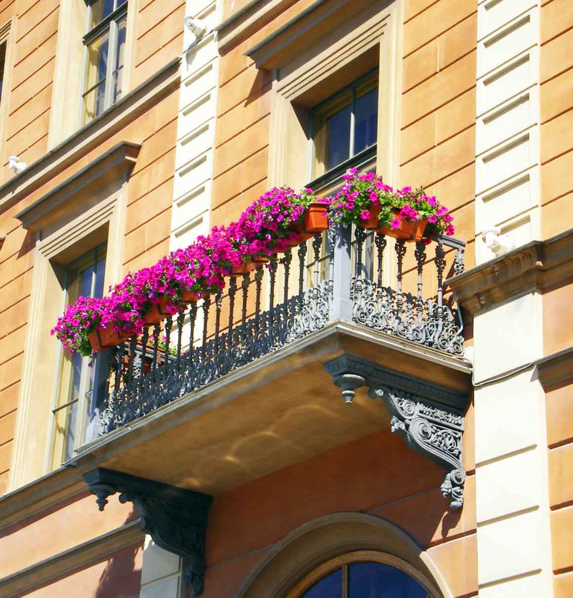 balcony-flowers-decoration