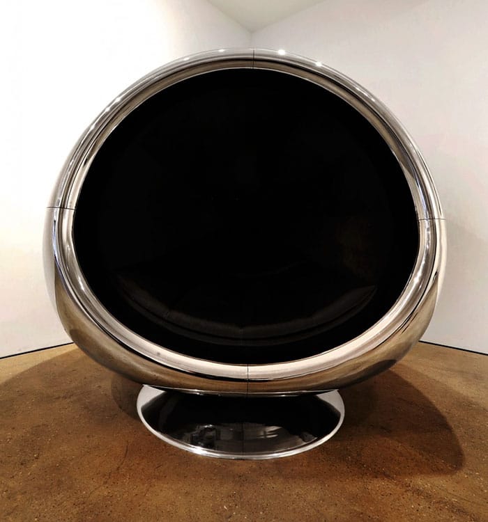 boeing-737-jet-engine-chair-cowling-fallen-furniture-4a