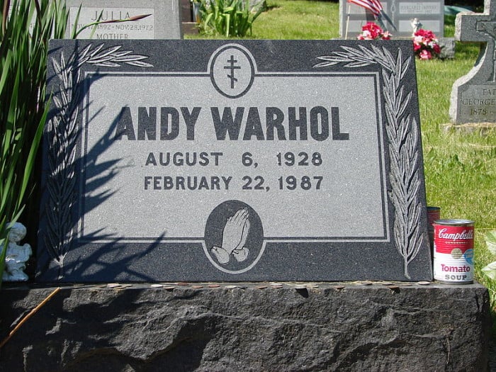 800px-Warhols_grave-700x525