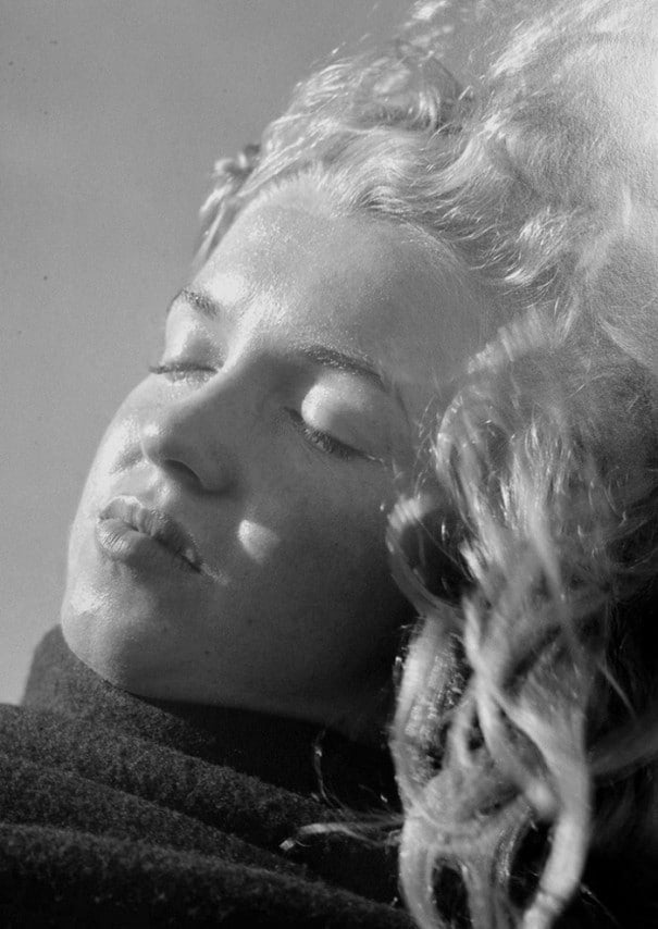 young-marilyn-monroe-norma-jeane-dougherty-andre-de-dienes-malibu-7-605x854