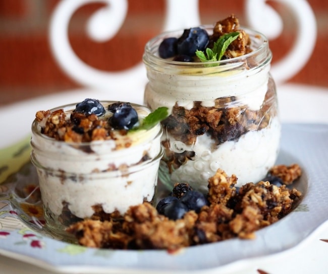 8296210-650-1459503291-yogurt-and-granola-parfaits