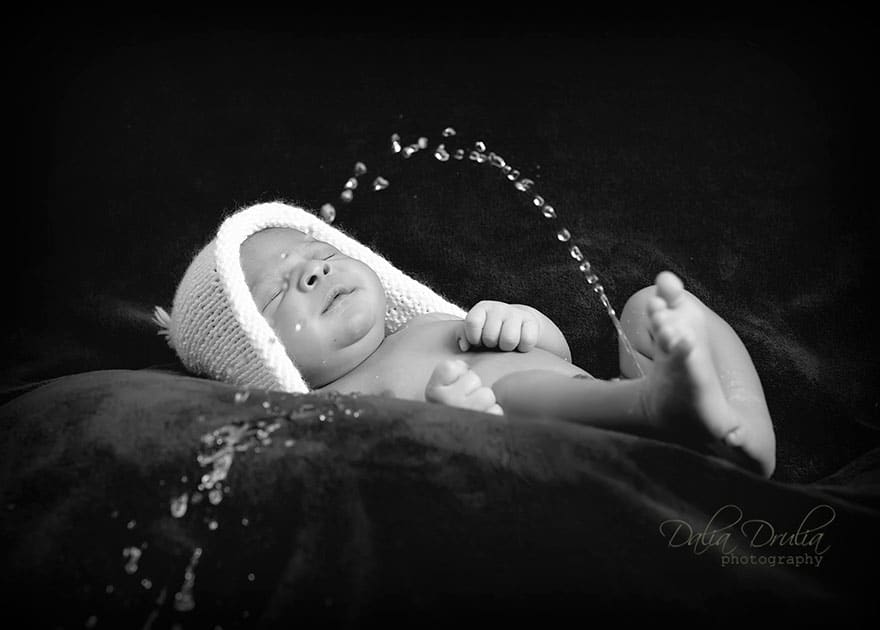 newborn-baby-photoshoot-fails-21-56fbdff9ade1b__880