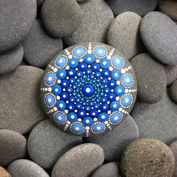 stone-art-mandala-elspeth-mclean-canada-14-605x605