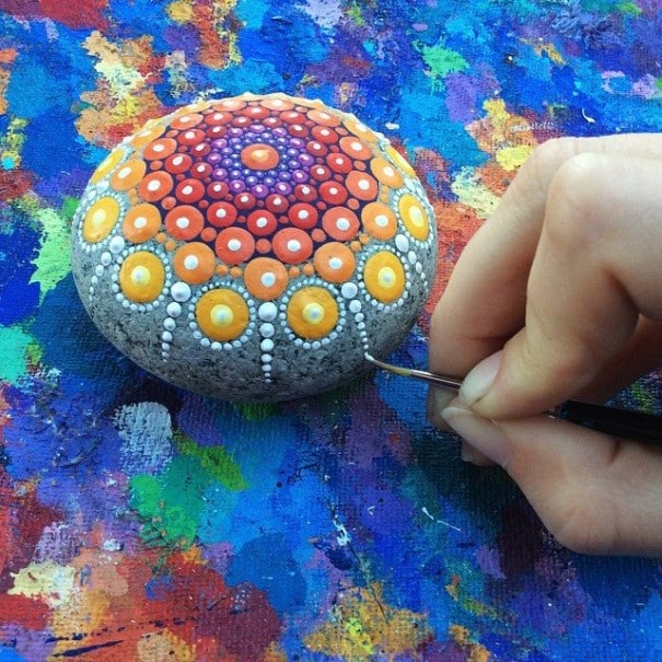 stone-art-mandala-elspeth-mclean-canada-7-605x605