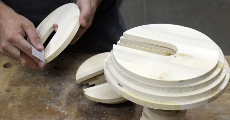 Με λίγα ξύλινα δισκάκια έφτιαξε κάτι πανέμορφο που το βρίσκεις μόνο σε ακριβά ράφια καταστημάτων!