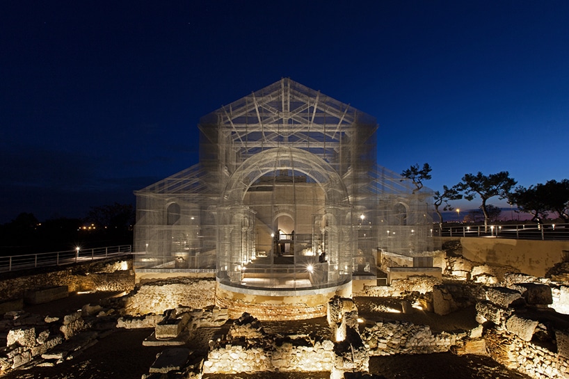 edoardo-tresoldi-wire-mesh-installation-gargano-puglia-designboom-08