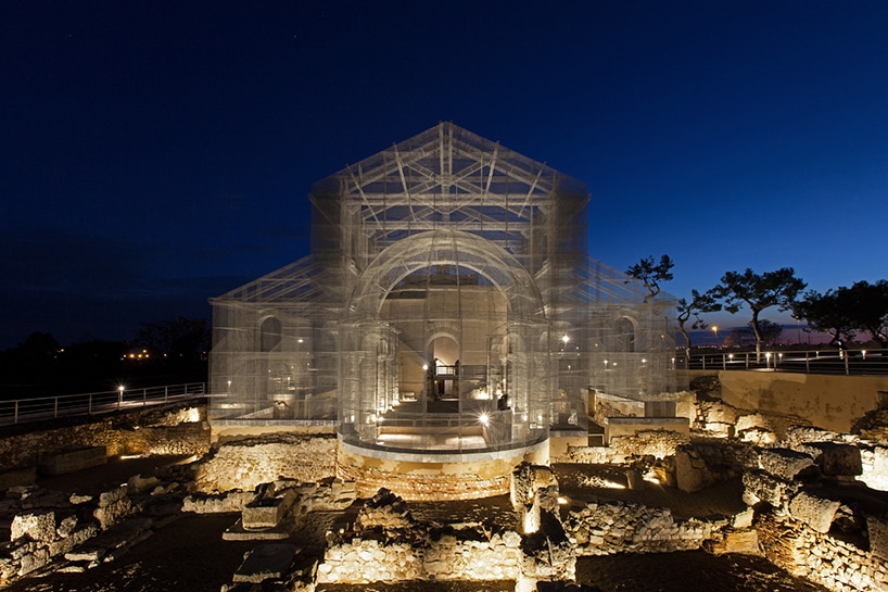 edoardo-tresoldi-wire-mesh-installation-gargano-puglia-designboom-08