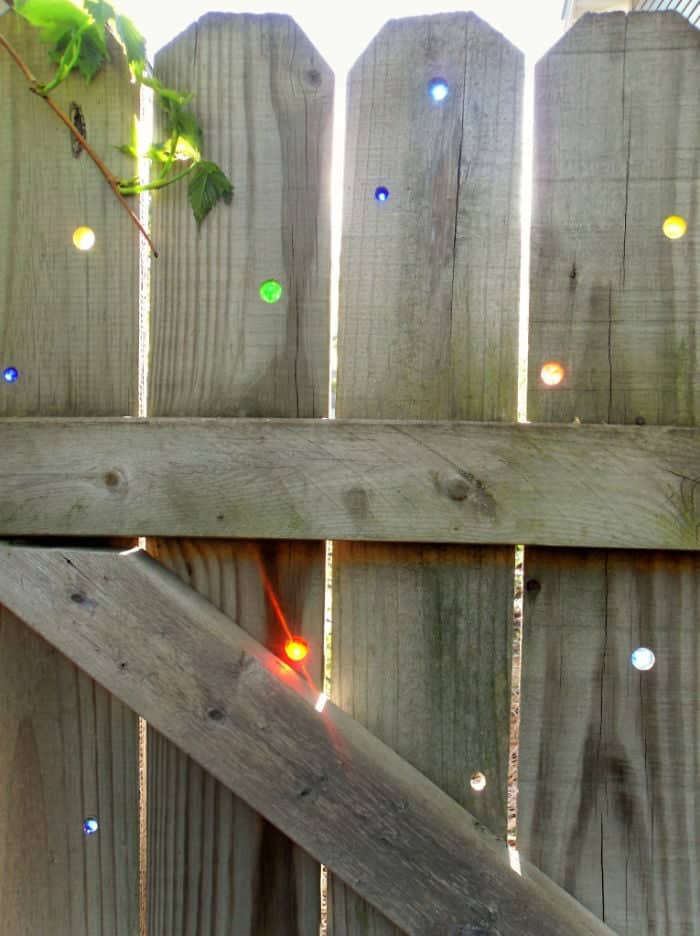 garden-fence-decor-ideas-10-572213fae5a1a__700
