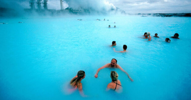 Η πιο όμορφη γαλάζια λίμνη του κόσμου βρίσκεται στην Ισλανδία