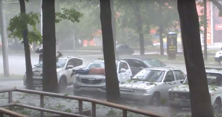 Γυναίκα προσπαθεί απεγνωσμένα να προστατεύσει το αυτοκίνητο της από χαλάζι!