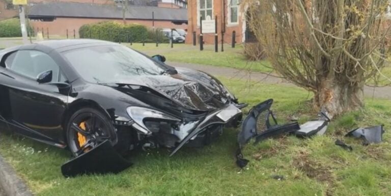 Πως είναι να αγοράζεις μια πανάκριβη Mclaren και να την καταστρέφεις 10 λεπτά με την αγορά;