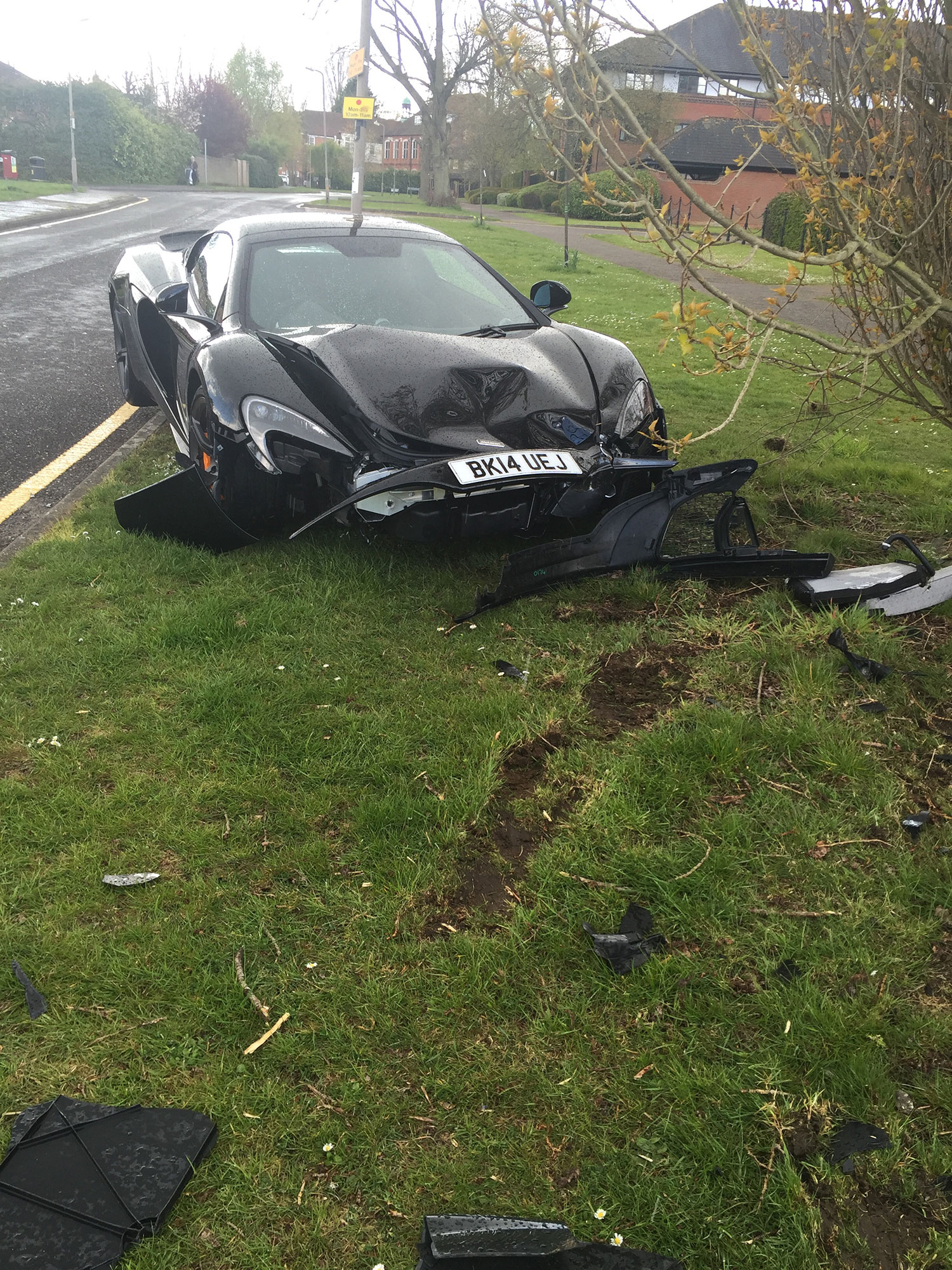 SWNS_MCLAREN_CRASH_2838414a