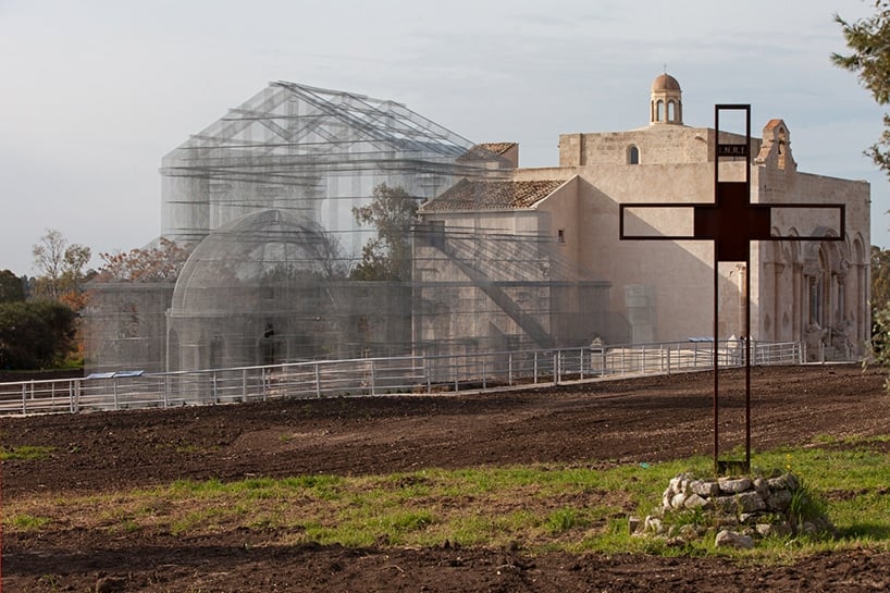 edoardo-tresoldi-wire-mesh-installation-gargano-puglia-designboom-02