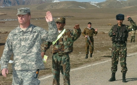 Tajik NCOs learning new responsibilities during U.S.-led exchange